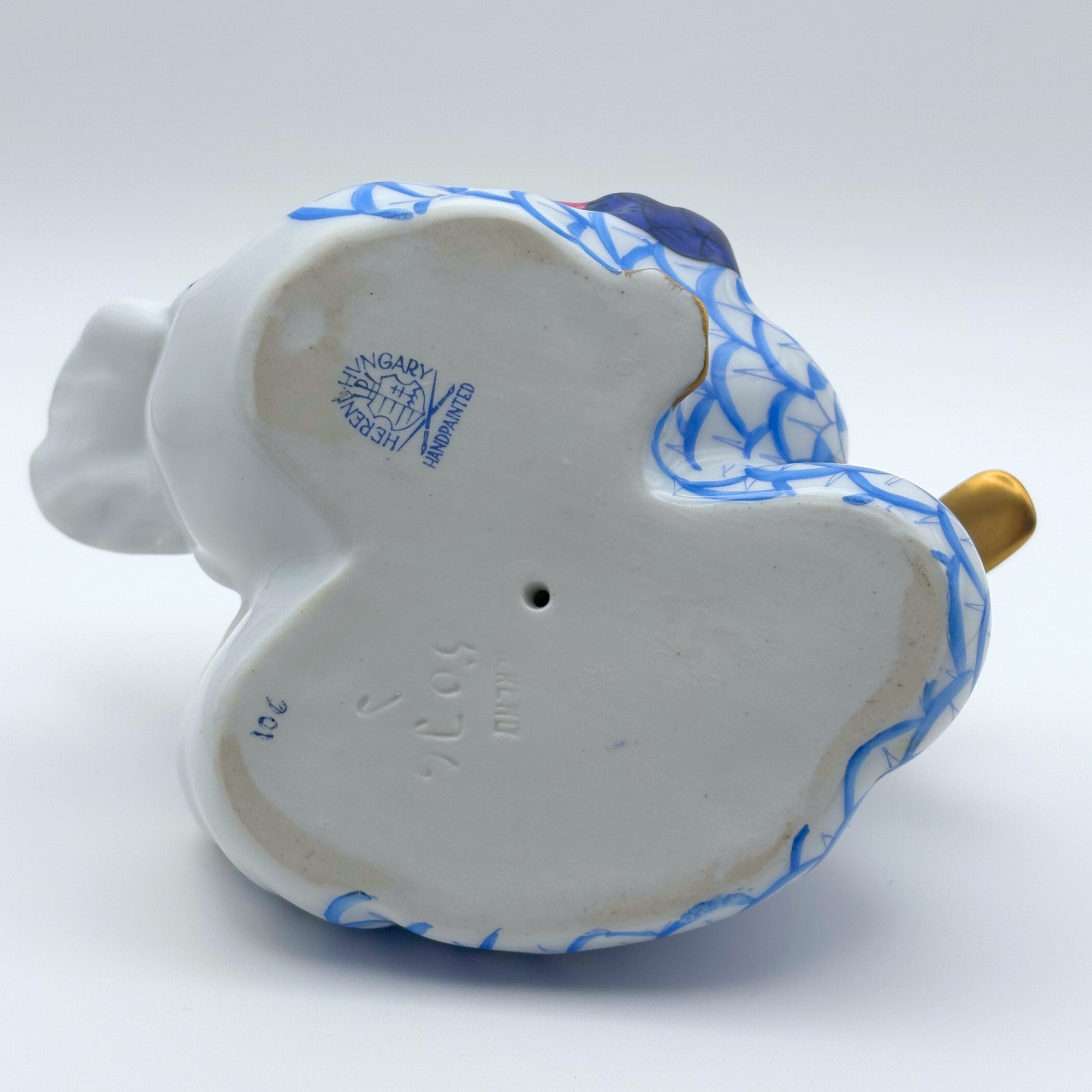Vieux Herend Pair of Ducks, Blue Fishnet Pattern (VHB) - Image 7