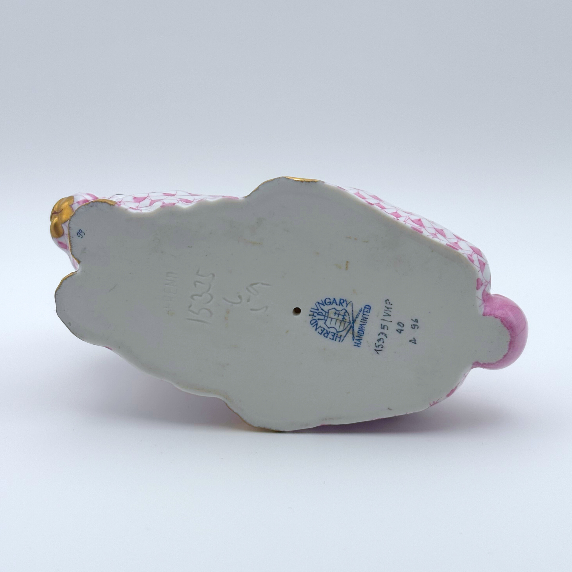 RARE Vieux Herend Lying Rabbit Figurine, Pink Fishnet Pattern (VHP) with 24k Gold Accents - Image 7